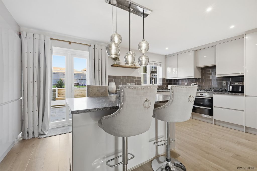 Property photo 2 of 27 4750251