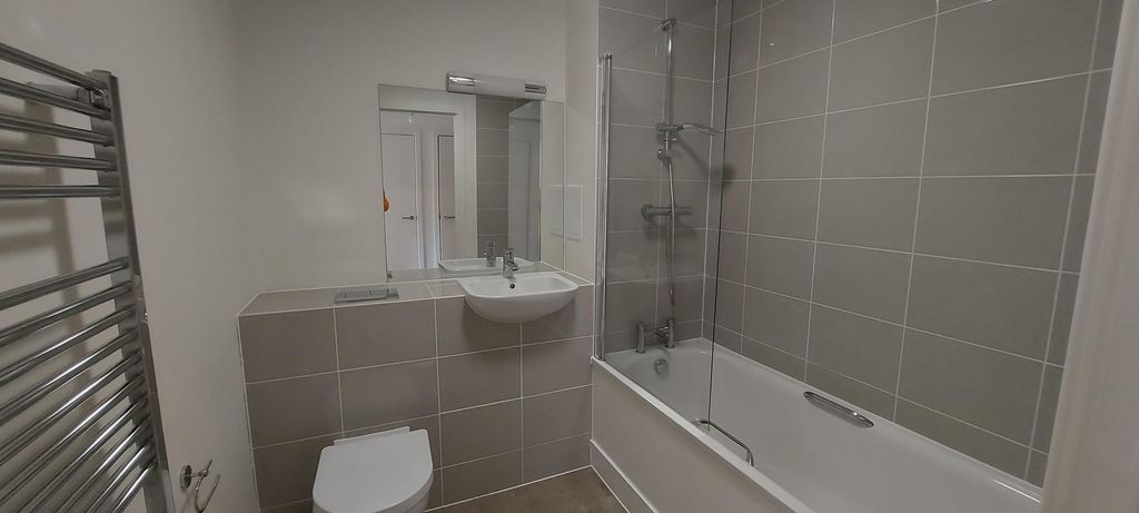 Property photo 2 of 7 Bathroom