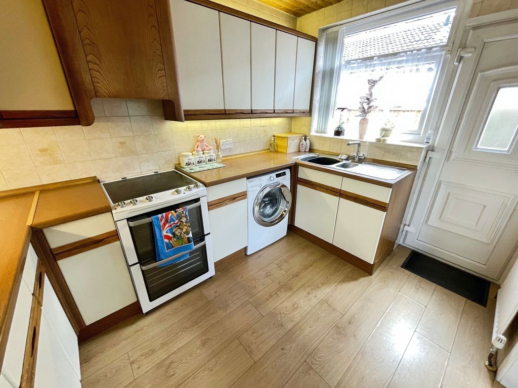 Property photo 3 of 23 Kitchen