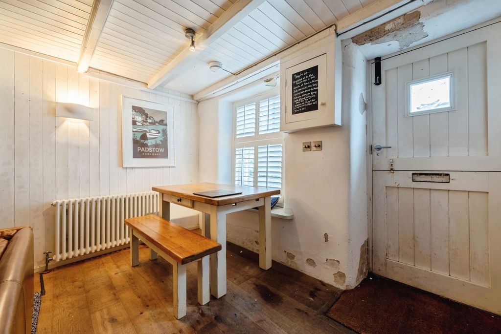 Property photo 2 of 19 Photo