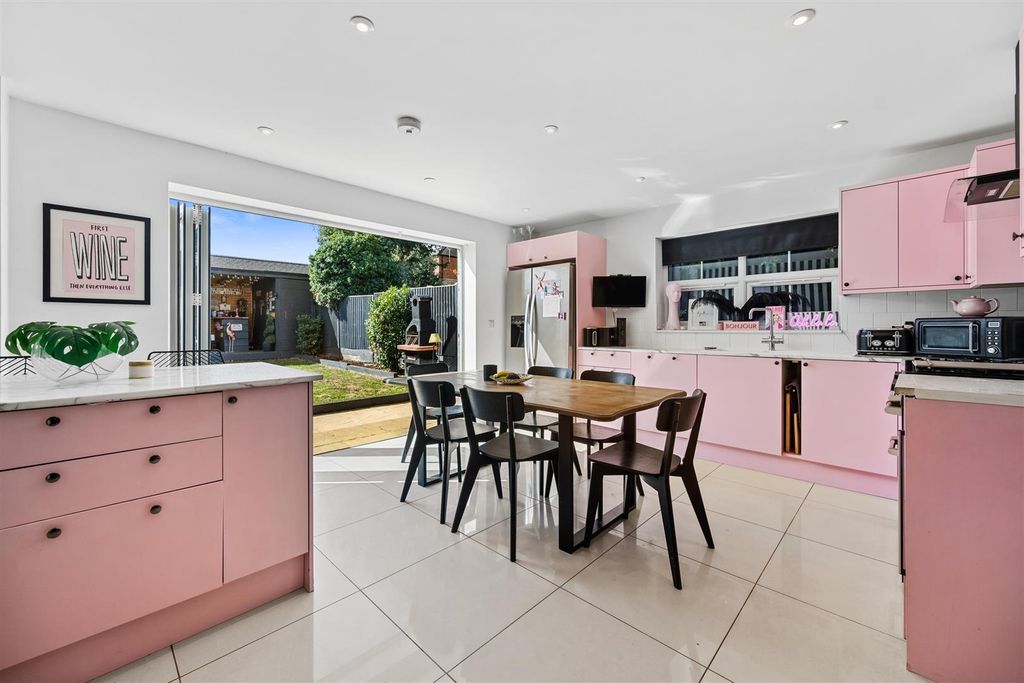 Property photo 2 of 40 Kitchen/Dining Room