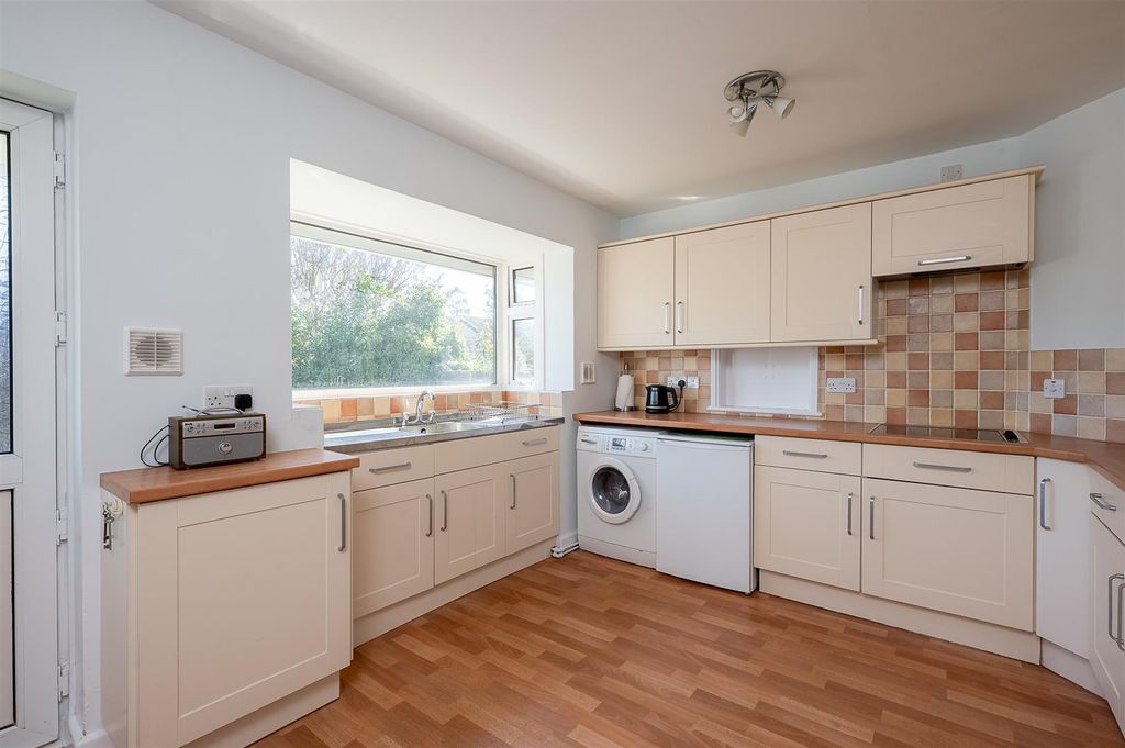 Property photo 2 of 20 Kitchen