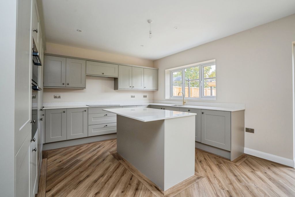 Property photo 2 of 20 Pbox-Img.Jpg