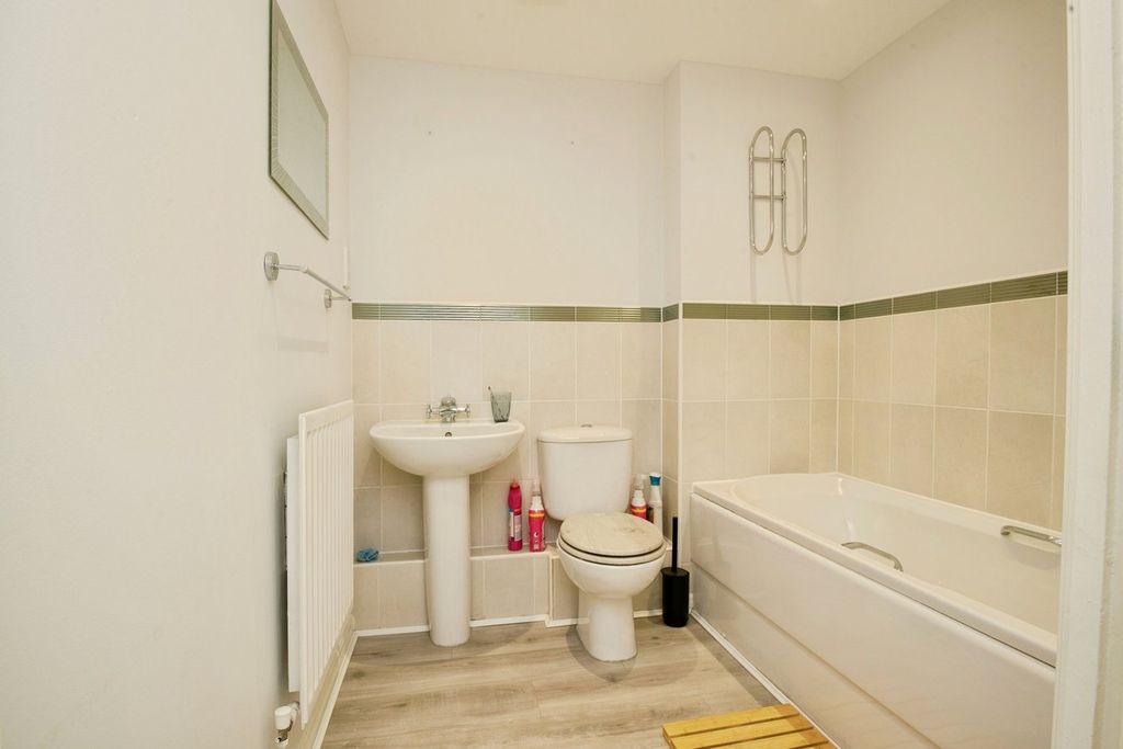 Additional image 11 of 2 bed flat for saleFlavius Close, Caerleon, Newport NP18
