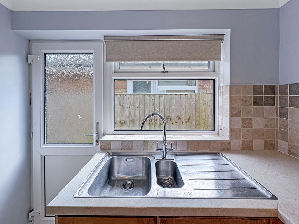 Property photo 3 of 19 Kitchen