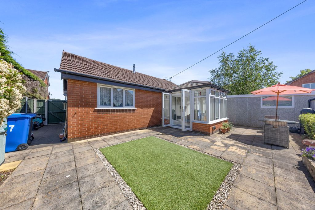 Property photo 2 of 17