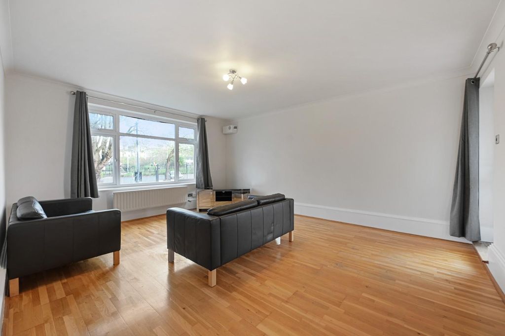 Property photo 2 of 9 Tec - 4 Ambassador House - 6 (1).Jpg