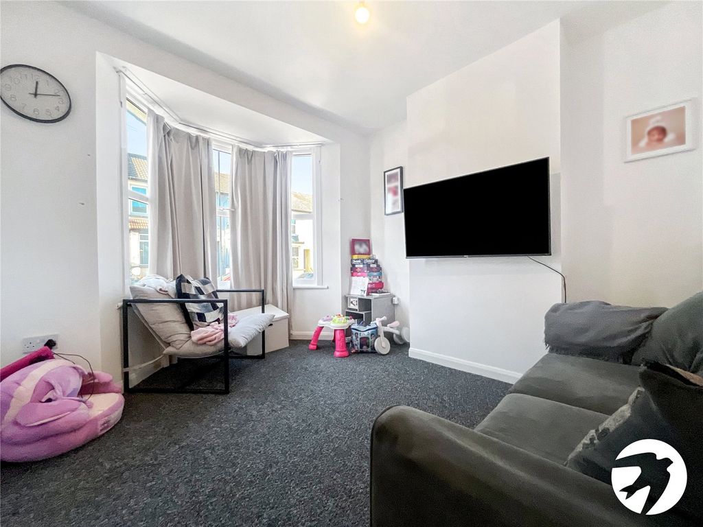 Property photo 2 of 11 Picture No. 32