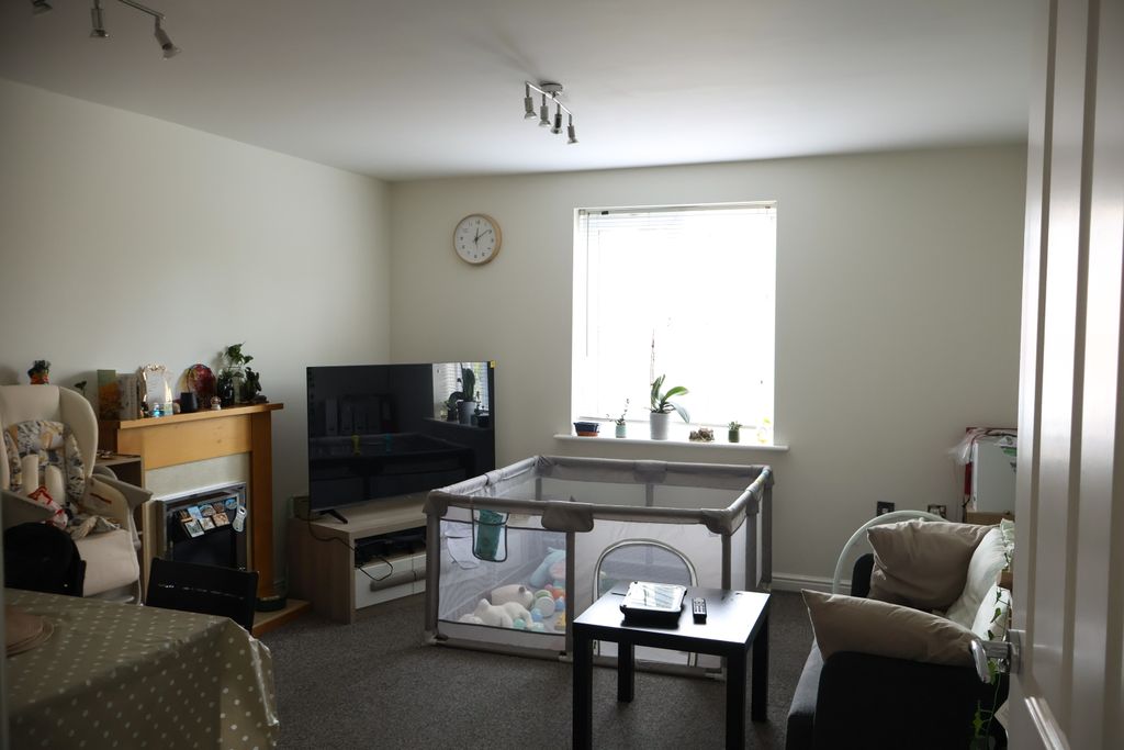 Property photo 2 of 19