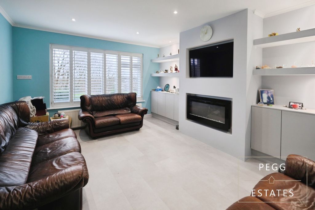 Property photo 3 of 34