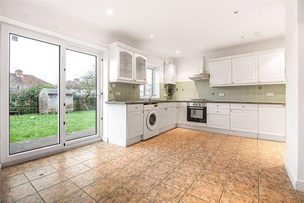 Property photo 2 of 25 Picture No. 15