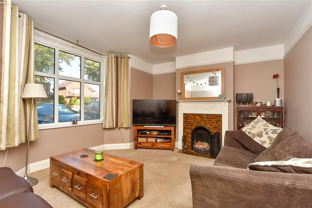 Property photo 3 of 12 Lounge