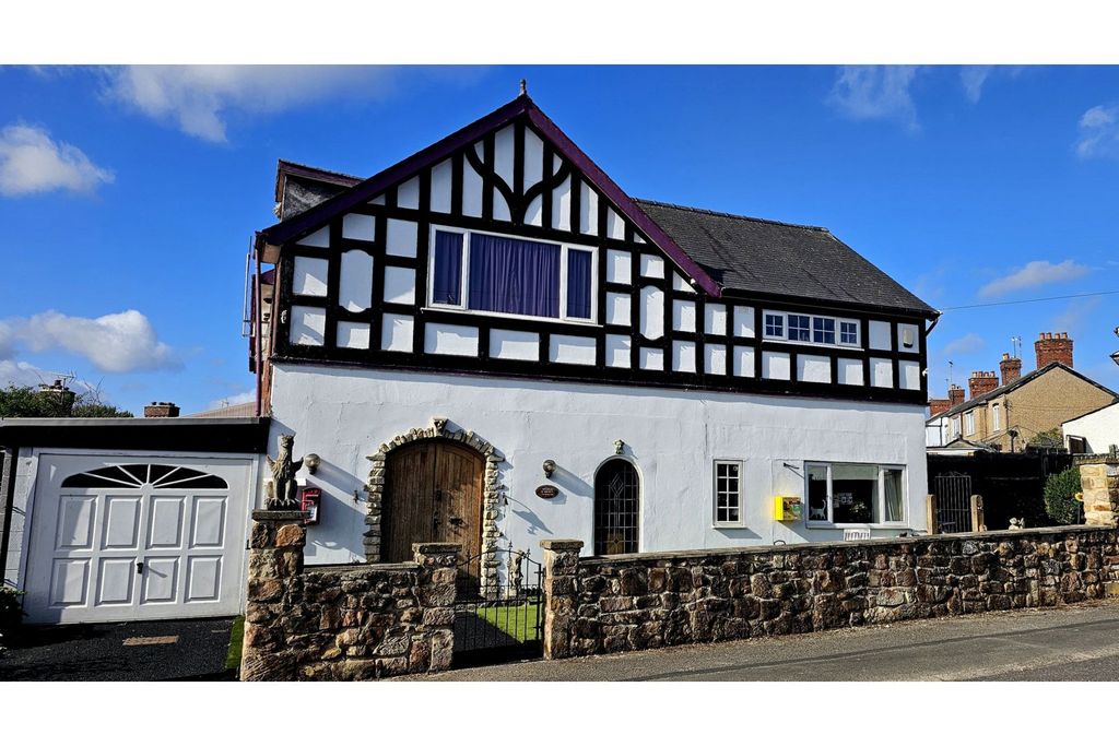 Property photo 2 of 17 Front View