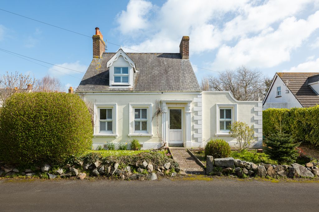 Property photo 2 of 20