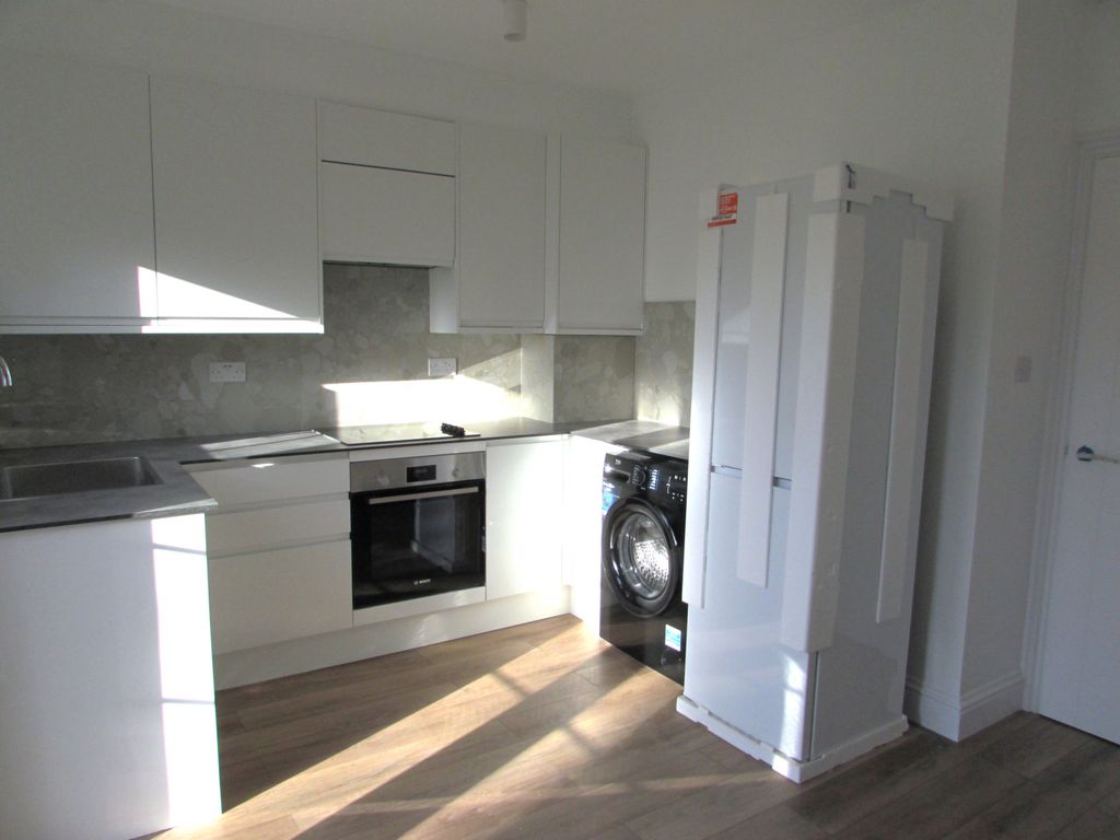 Property photo 1 of 7 Grant Road, Harrow Wealdstone, Middlesex Ha3