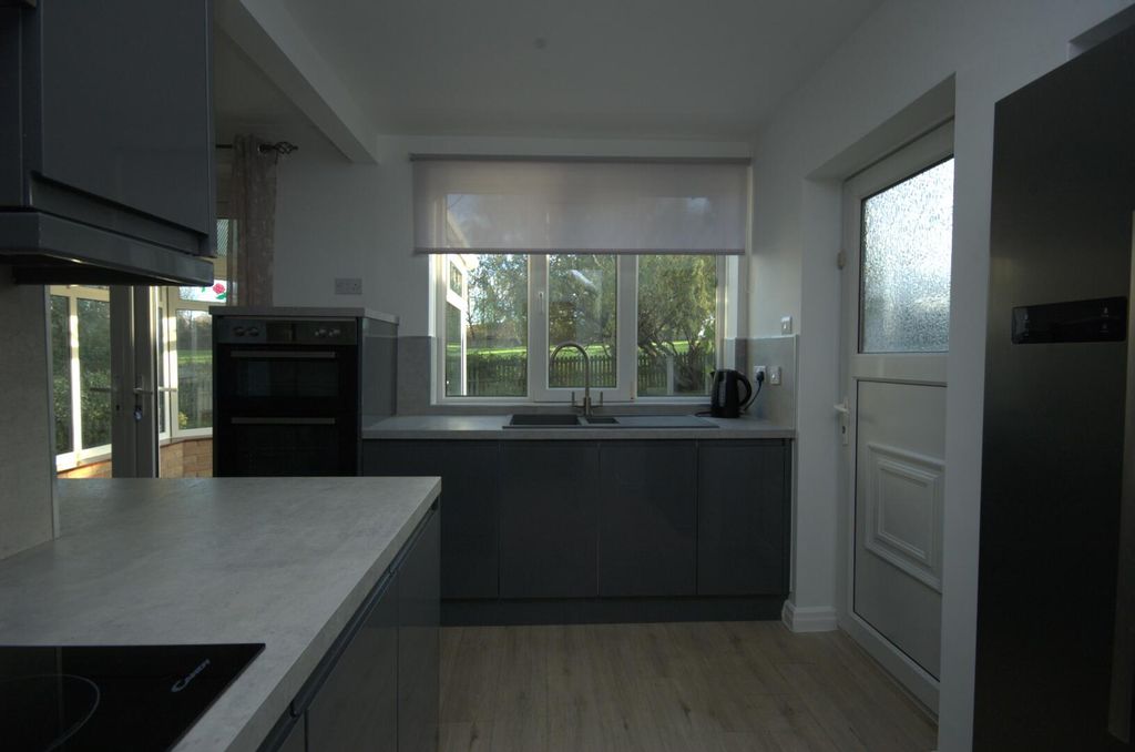 Property photo 3 of 16 Kitchen