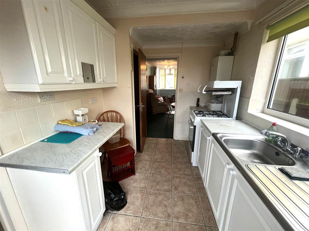 Property photo 3 of 9 Kitchen.Jpg