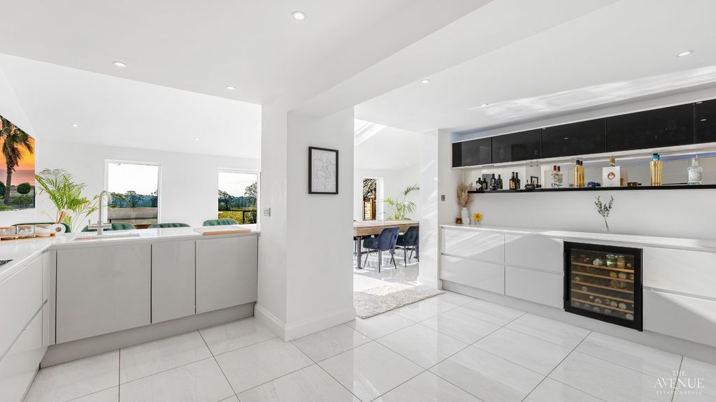 Property photo 2 of 39 3990835