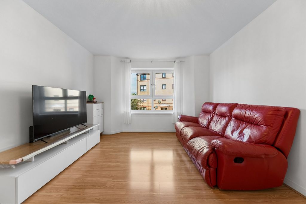 Property photo 3 of 16 Picture No. 12