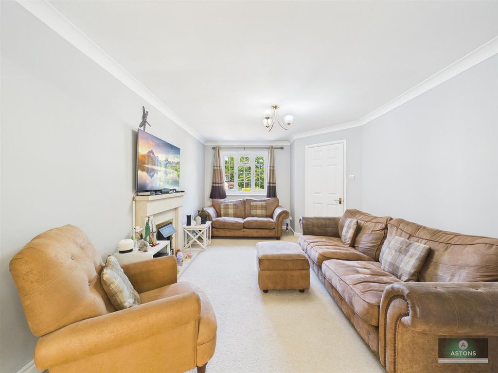 Property photo 2 of 17 Living Room