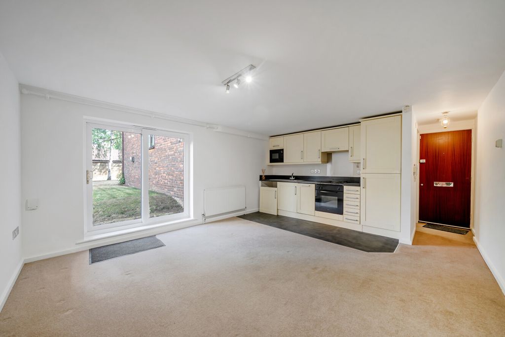 Property photo 2 of 11 1509618-18-6A7Eee...