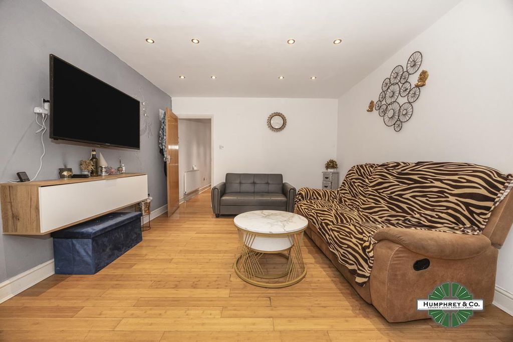 Property photo 2 of 24 Durban Road -016.Jpg