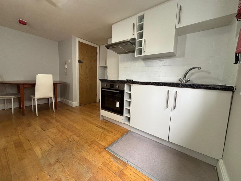 Property photo 2 of 5 9d8ee233-2890-45ce-9E2d-Cdc58E152E5B