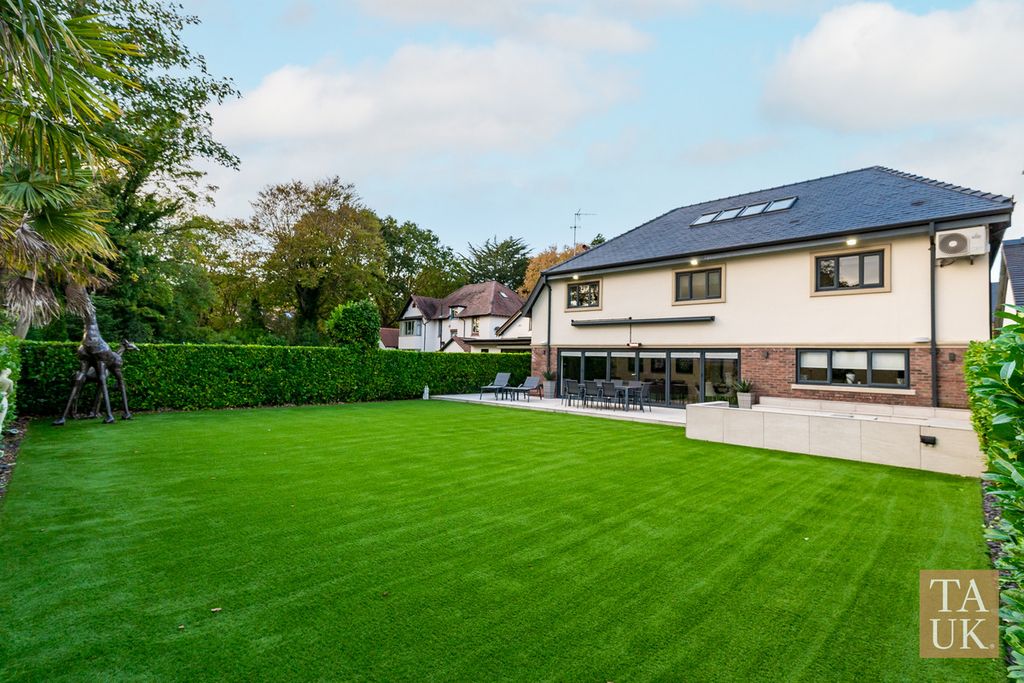 Property photo 2 of 40