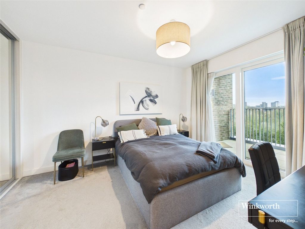 Property photo 3 of 10 Master Bedroom