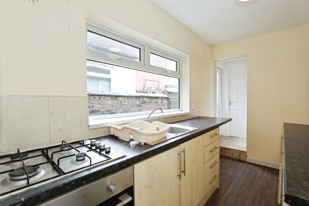 Property photo 3 of 17 Kitchen