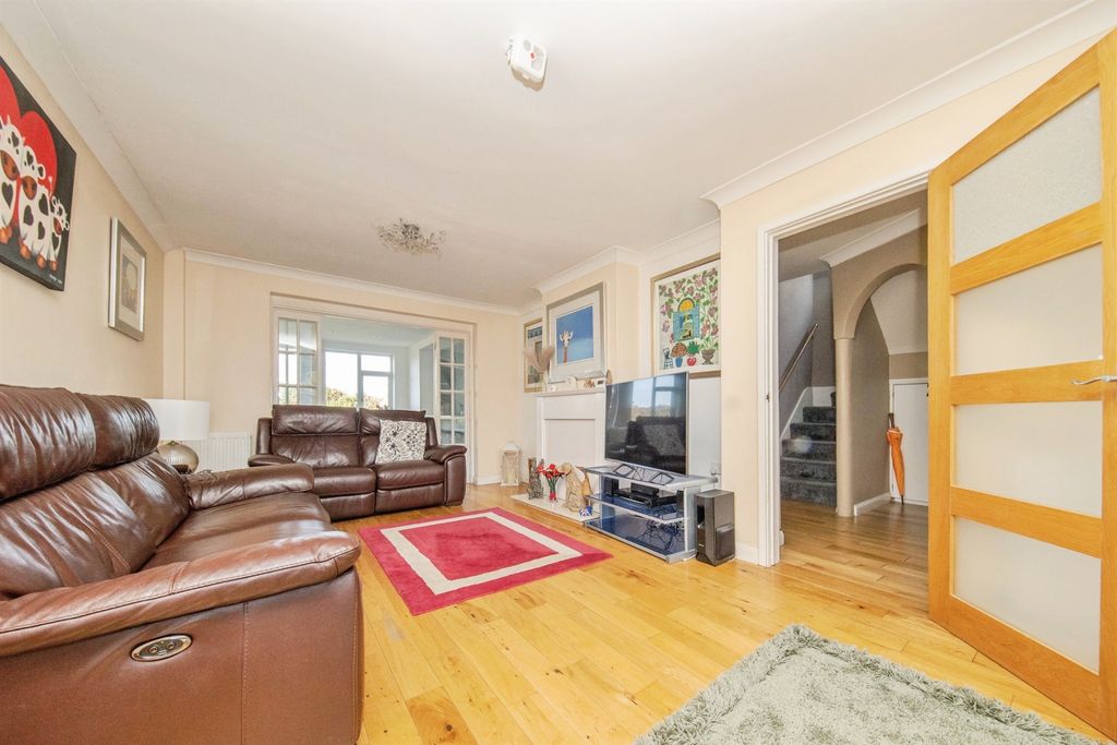 Property photo 2 of 26