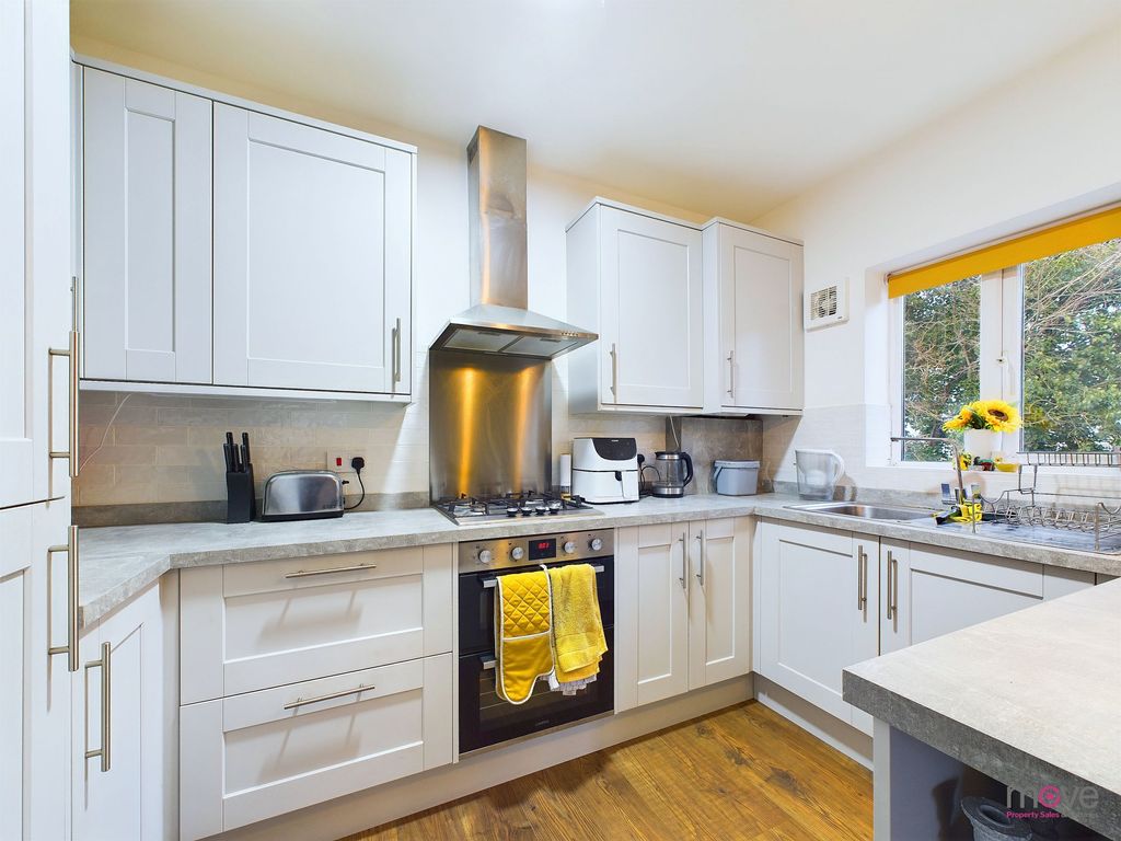 Property photo 2 of 7 Kitchen