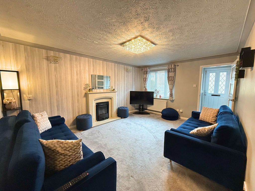 Property photo 3 of 27