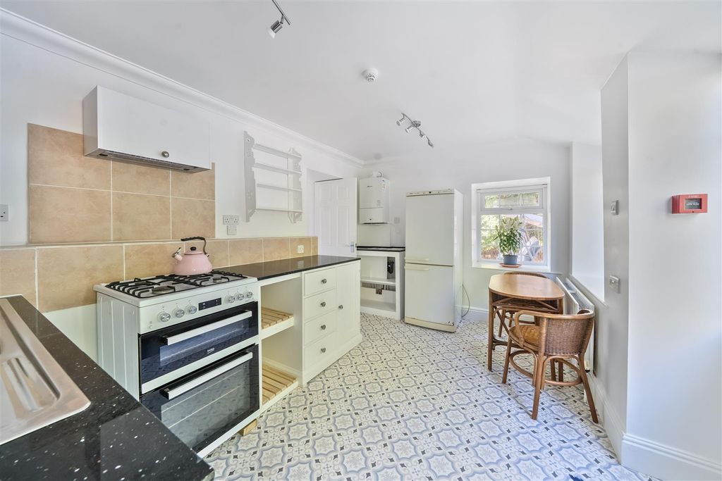 Property photo 3 of 18 Kitchen
