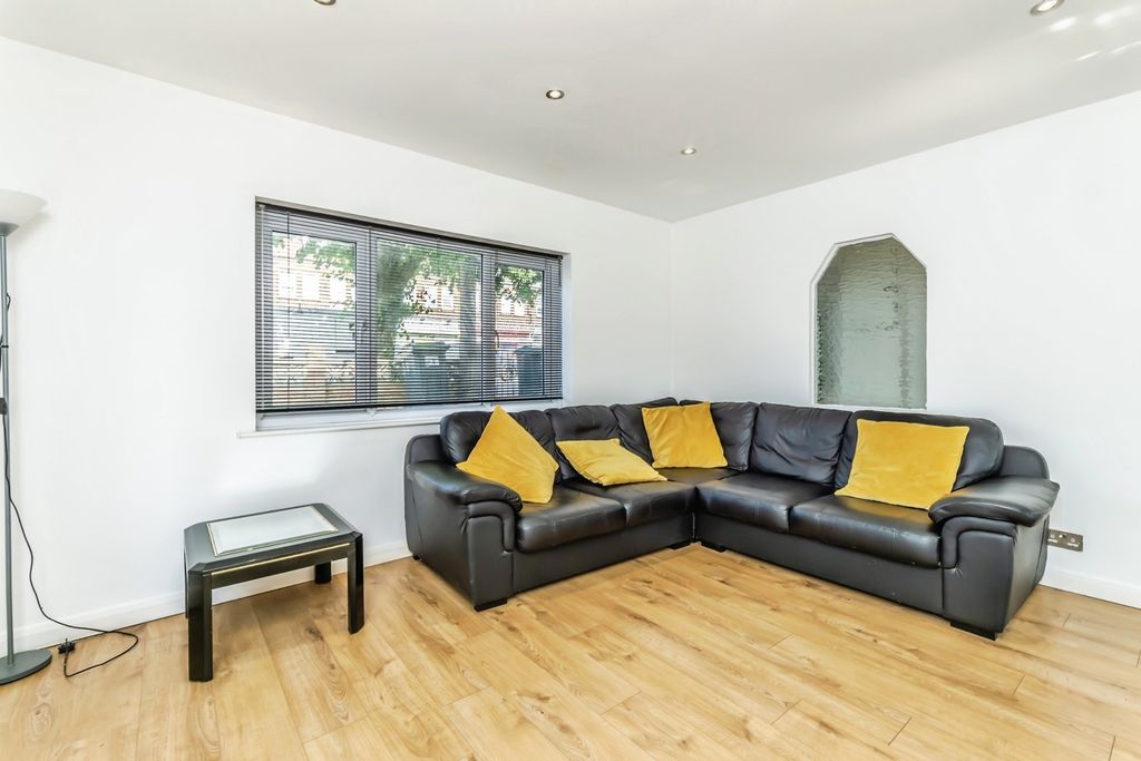 Property photo 3 of 18 Pbox-Img.Jpg