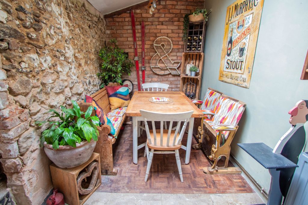 Property photo 3 of 10 Dining Area