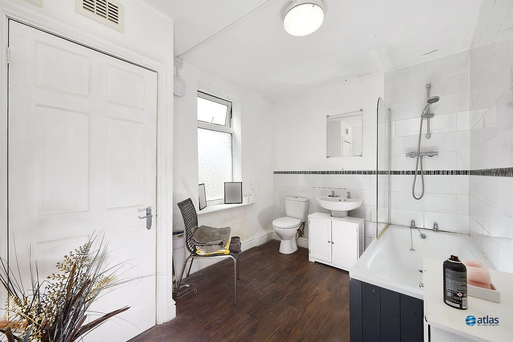 Property photo 3 of 14 Bathroom