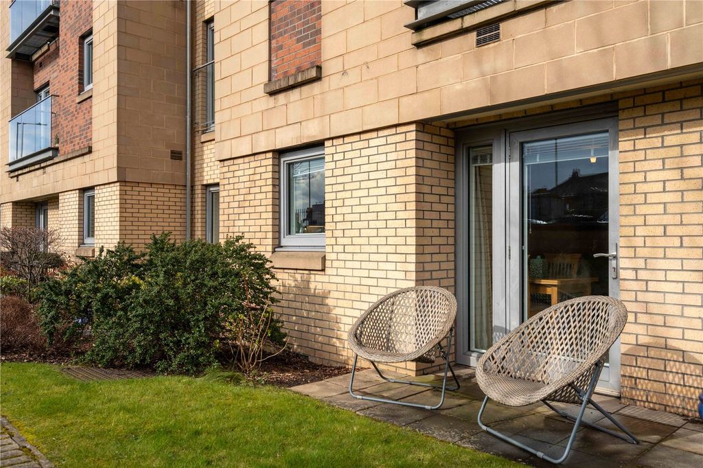 Property photo 1 of 27 8 Lyle Court 1