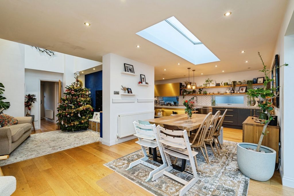 Property photo 2 of 22 Pbox-Img.Jpg