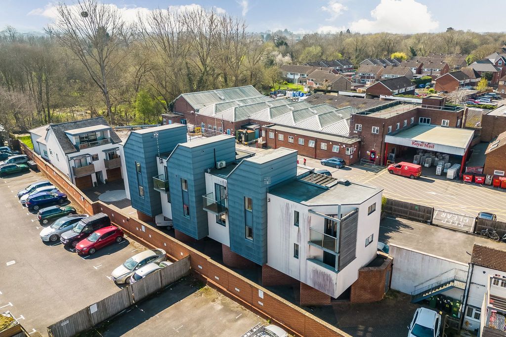 Property photo 1 of 21