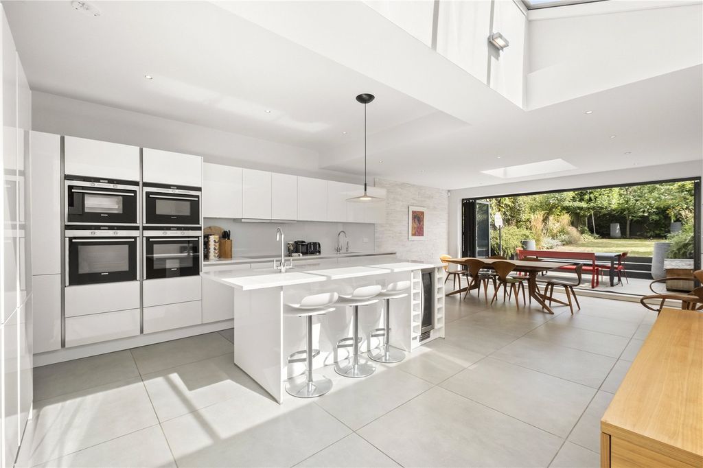 Property photo 1 of 11 Kitchen