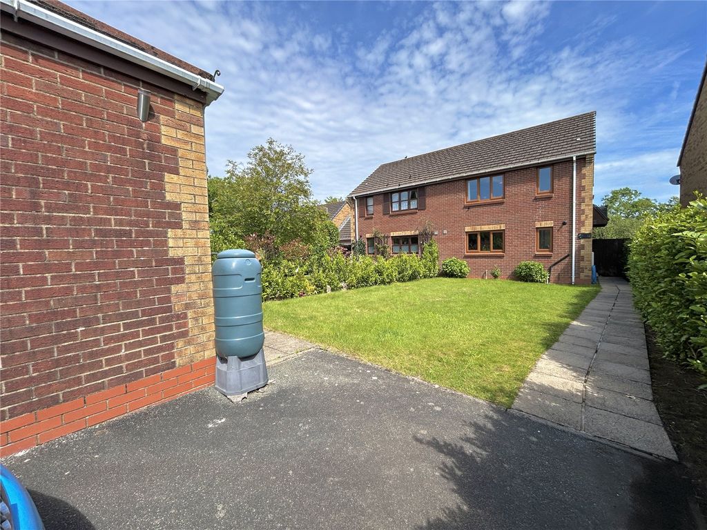 Property photo 2 of 22 Picture No. 18
