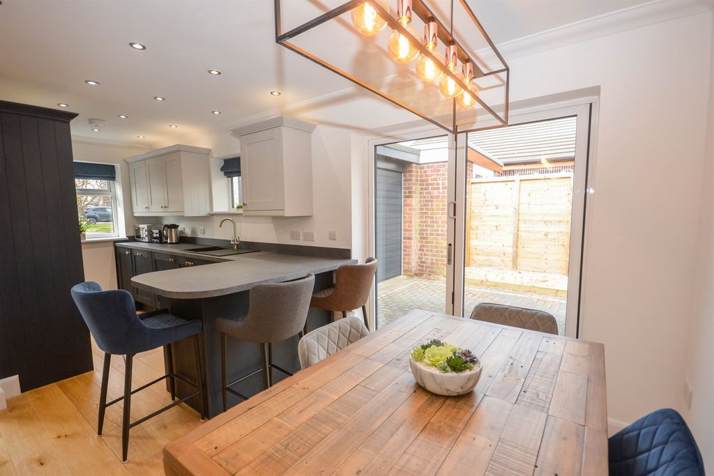 Property photo 3 of 19 Kitchen/Diner