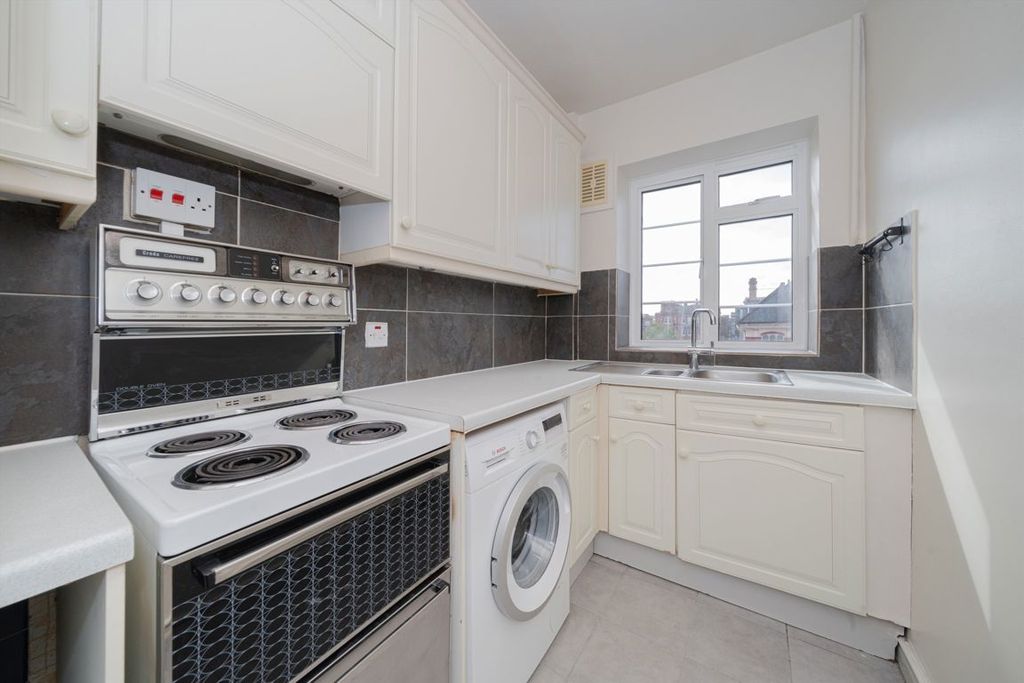 Property photo 3 of 5