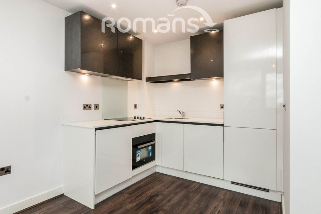 Property photo 3 of 9 Kitchen