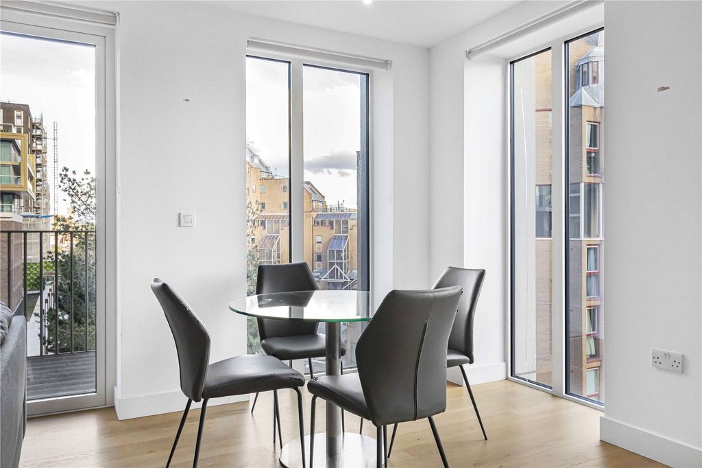 Property photo 2 of 24 Picture No. 14