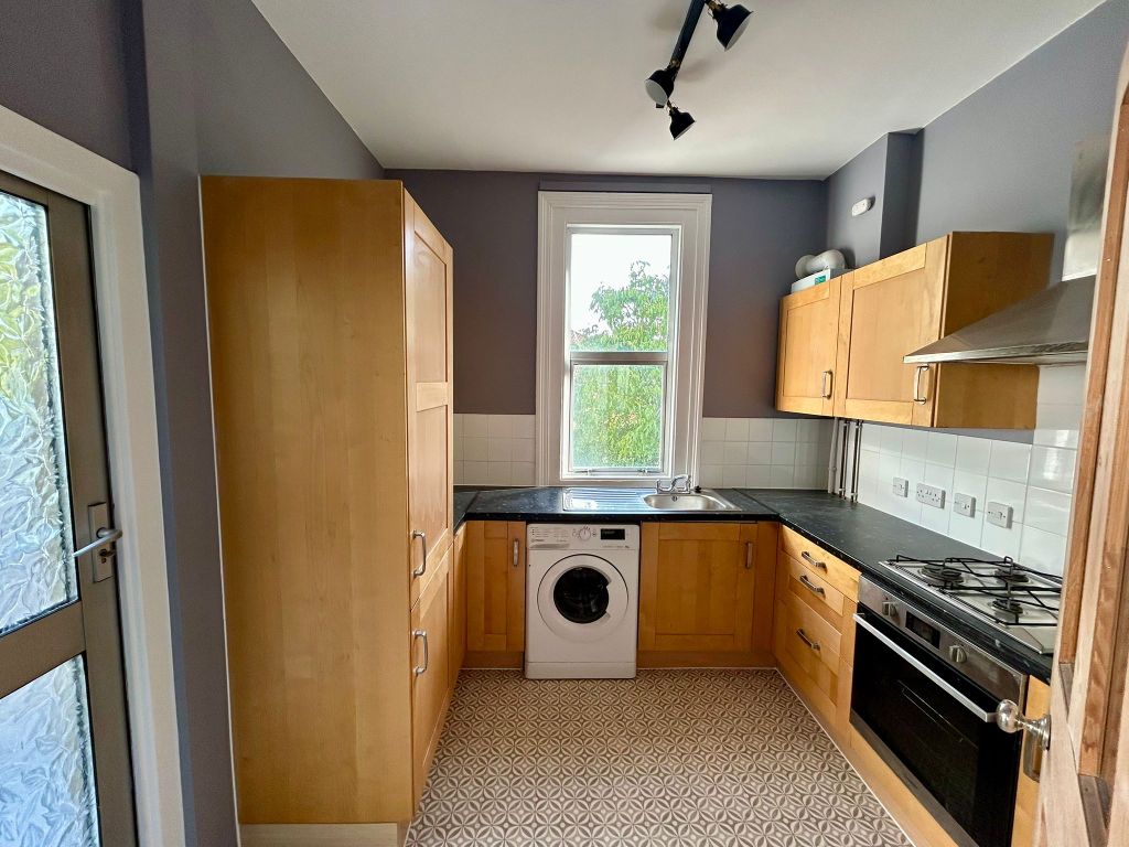Property photo 3 of 10 Kitchen