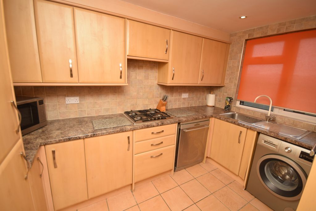 Property photo 3 of 12 Kitchen