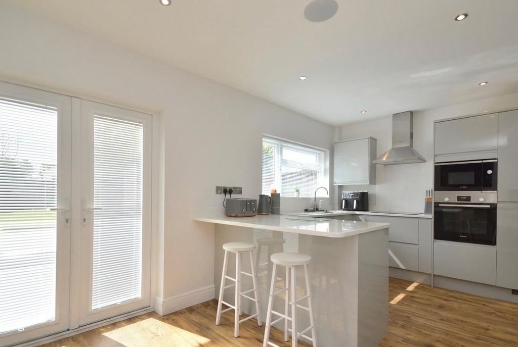 Property photo 2 of 16 Kitchen / Diner