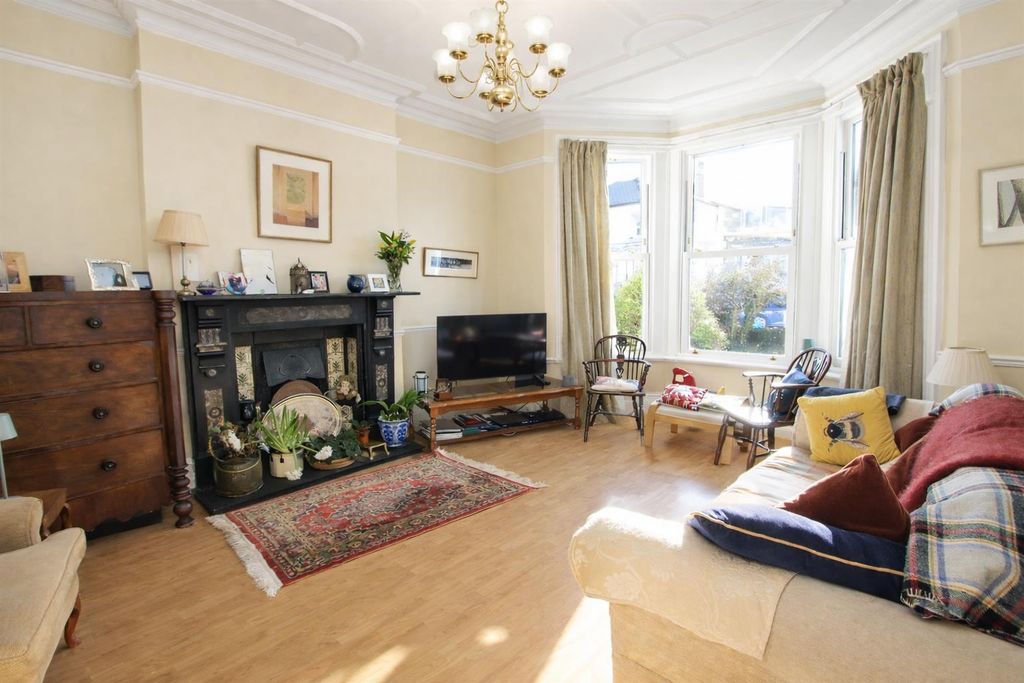 Property photo 2 of 26 Lounge1